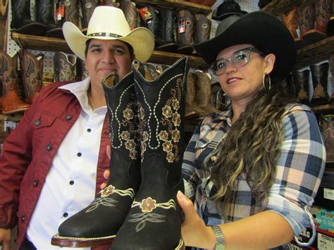 el encanto boots